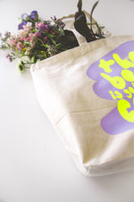 Lade das Bild in den Galerie-Viewer, Canvas Tragetasche mit Neonprint &quot;The best is yet to come&quot;
