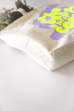 Lade das Bild in den Galerie-Viewer, Canvas Tragetasche mit Neonprint &quot;The best is yet to come&quot;
