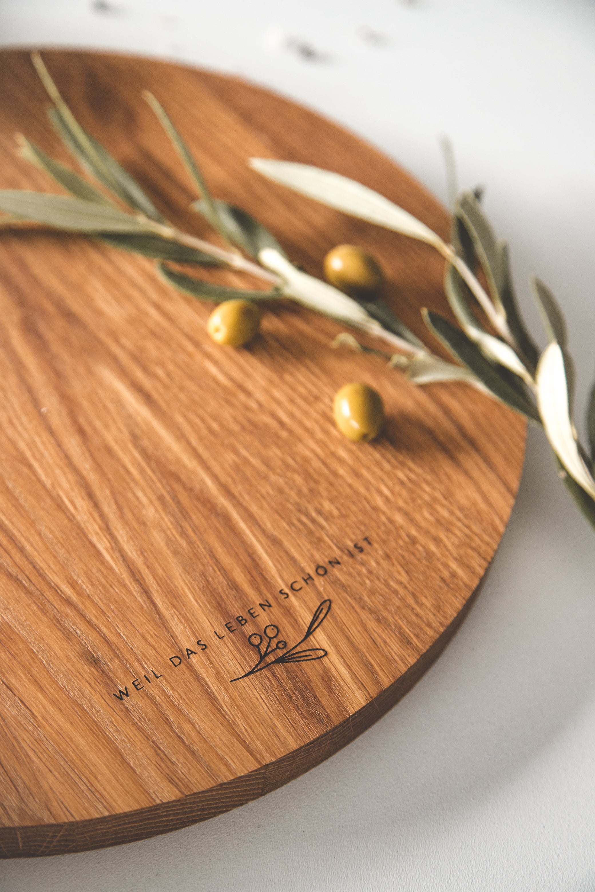 Charcuterie Board EICHE rund "LEBEN" | Personalisierbar