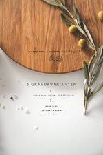 Lade das Bild in den Galerie-Viewer, Charcuterie Board EICHE rund "BOW" | Personalisierbar
