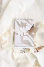 Lade das Bild in den Galerie-Viewer, Tischkalender &quot;NÄHER&quot; Wochenkalender
