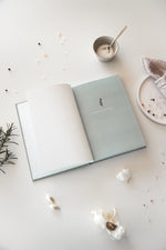 Lade das Bild in den Galerie-Viewer, A5 Hardcover REZEPTBUCH - Die Geheime Zutat ist immer Liebe
