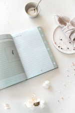 Lade das Bild in den Galerie-Viewer, A5 Hardcover REZEPTBUCH - Die Geheime Zutat ist immer Liebe
