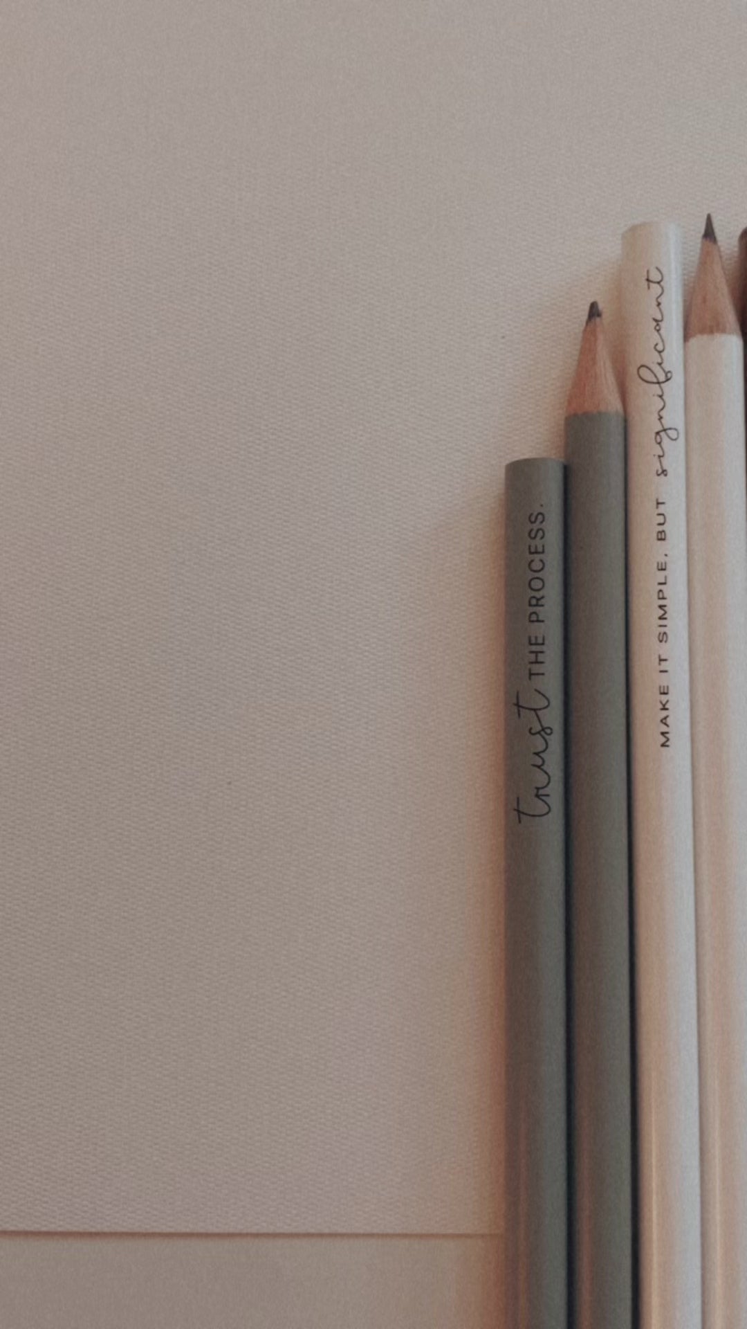 Bleistift schwarz "I Fall in love with details"