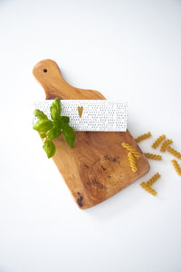 Personalisiertes Charcuterie Board "Initials"