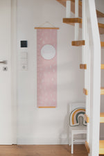 Lade das Bild in den Galerie-Viewer, Messlatte Kinderzimmer &quot;Bloom&quot; in rosa inkl. 10 Pfeilsticker
