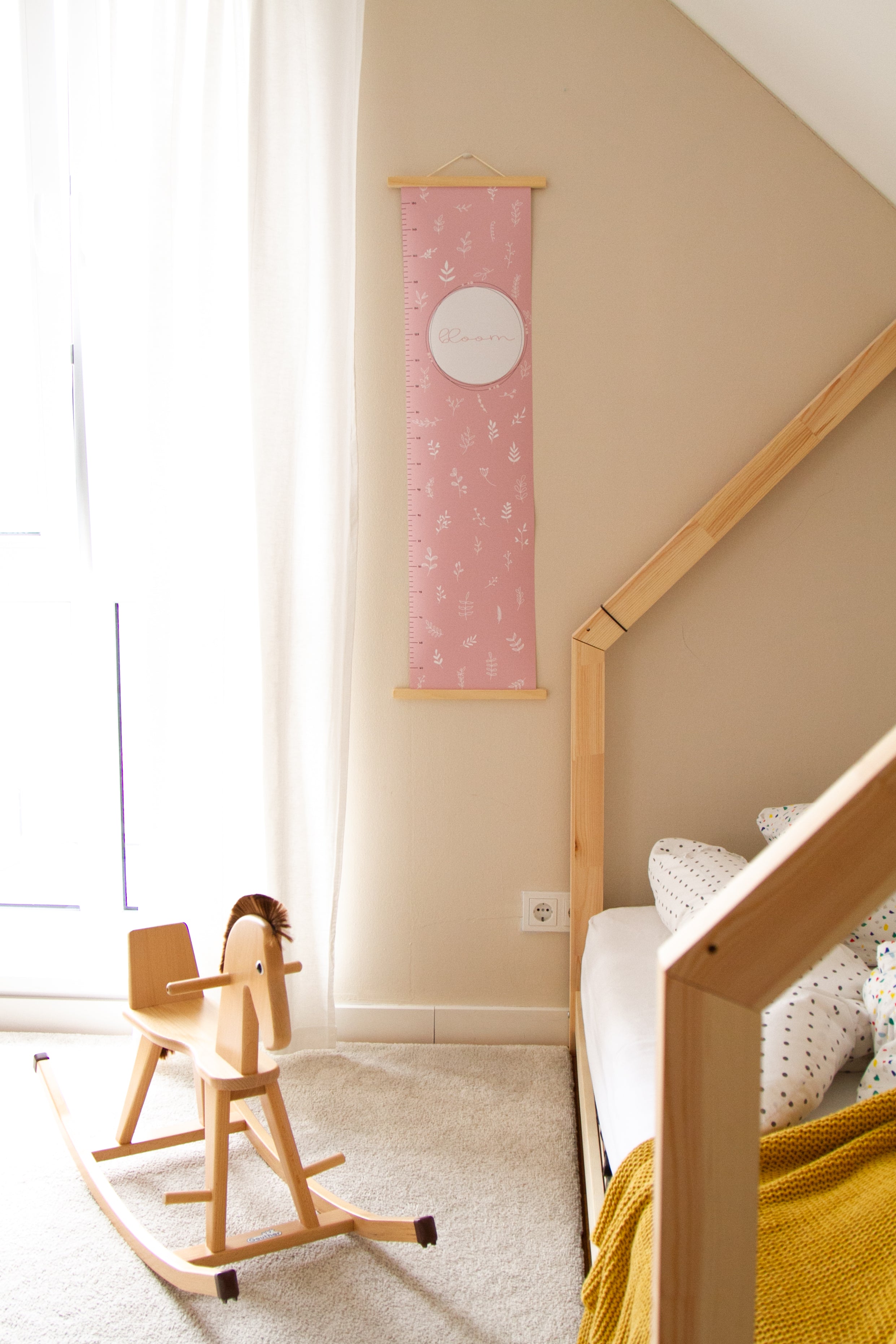 Messlatte Kinderzimmer "Bloom" in rosa inkl. 10 Pfeilsticker